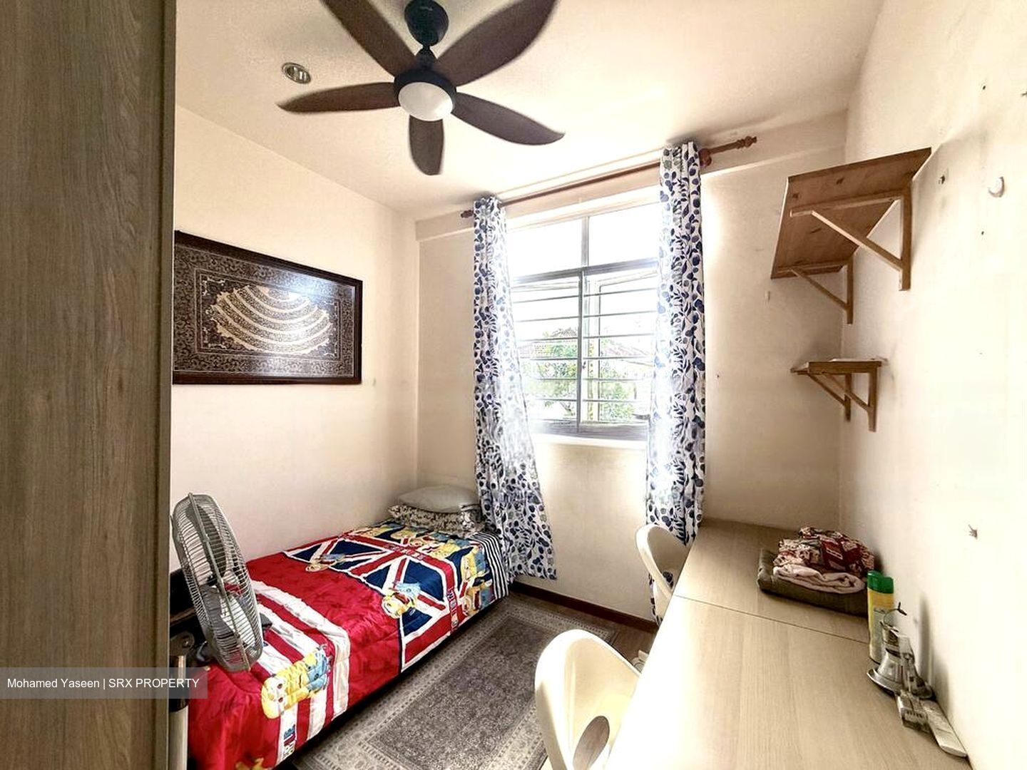 Flora Road (D17), Terrace #468085751